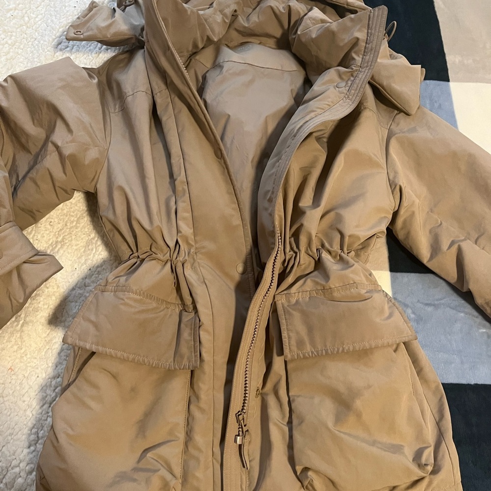 Uniqlo Women's Beige Puffer Jacket